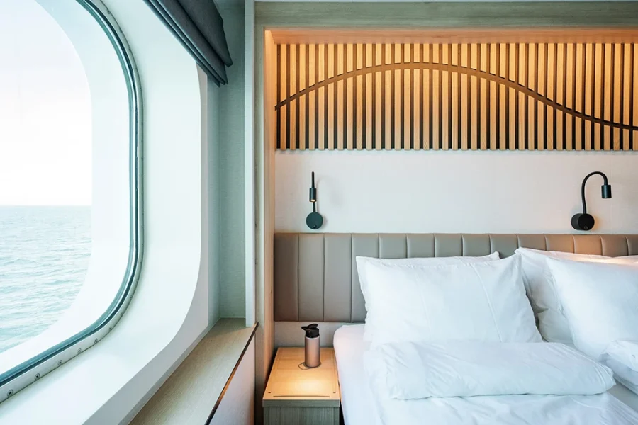 Polar_Outside_U_MS_Fram_HGR_156982